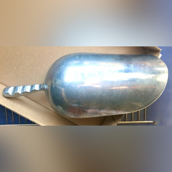 ThunderGroup85oz. One-Piece Cast Aluminum Ice Scoop
Used but in great condition - Picture 3 of 8